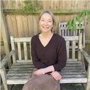 Native English tutor with degree in French and Spanish offering private online English lessons. Former journalist based in London.