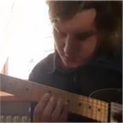 Diplomato di primo livello in chitarra jazz presso il conservatorio, impartisce lezioni di chitarra