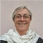 Traductora e intérprete con cuarenta años de experiencia en la enseñanza del idioma. Todas las edades y niveles