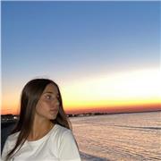 Docente di inglese e studentessa universitaria presso la facoltà di lingue, impartisco lezioni di inglese per persone di ogni età