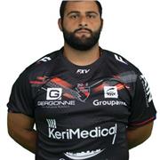 J'enseigne un mode de vie sain à tous les étudiants. Je suis joueur de rugby professionnel, je suis aussi lutteur professionnel