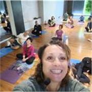 Lo Yoga aiuta a mantenere il corpo e la mente in armonia con l'essenza, l'anima, così che i tre siano fusi in Uno.
B.K.S. Iyengar