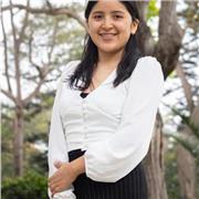 Ingeniera brinda clases de inglés divertidas y efectivas para niños y niñas