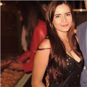 Appassionata di lingua italiana, cinema e viaggi, offro lezioni creative e personalizzate di italiano per stranieri a Bologna.