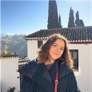 Profesora titulada en economía, con muy buen nivel de inglés y cualificación