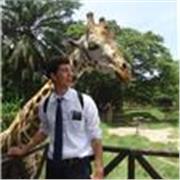 Maestro de Español dando clases via online