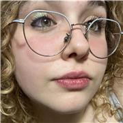 Studentessa universitaria con certificazione Cambridge B2, in attesa di C1. Lezioni per studenti di Elementari, medie e superiori
