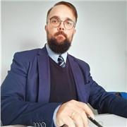 Plurilaureato impartisce lezioni di storia, filosofia e italiano