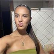Profesora de apoyo escolar de educación primaria especializada en pedagogía terapéutica