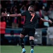 Je souhaite enseigner sur le football une de mets plus grande passion et je veux apprendre a d’autre personne intéressé