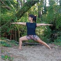 Clases de YOGA con Elementos - Virtuales y Presenciales