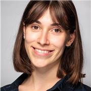 Etudiante bilingue qui s'adapte aux besoins de l'élève