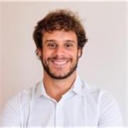 Laureato magistrale in lingue presso l’Università Ca’ Foscari di Venezia offre lezioni di inglese a studenti di medie e superiori