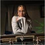 Profesora de todas las asignaturas, sobre todo para alumnos de primaria, aunque los de la eso también puedo. 