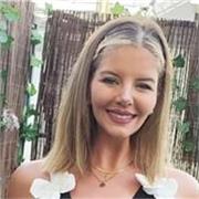 Soy una persona muy empática y paciente la cual consigue hacer vínculo de forma fácil con las personas y más aún con los peques. 