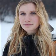 Ragazza comprensiva e raggiante pronta a farti appassionare a tutte le materie umanistiche !