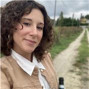 Ricercatrice di professione con esperienza internazionale che ha contribuito a consolidare le mie skills nella comunicazione .