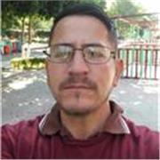 Profesor imparte clases de humanidades cómo historia filosofía ética y valores, etc. A alumnos de secundaria y preparatoria