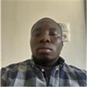 Enseignant primaire expérimenté maîtrisant les méthodes de la transmission du savoir 