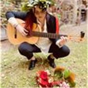 Laureata al Conservatorio, insegno chitarra per tutti i livelli, Musica, educazione musicale