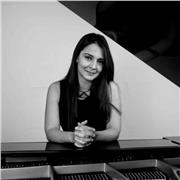 ¡10 años de experiencia enseñando a volcar en el piano la pasión por la música!