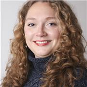 Profesora de inglés calificada y experimentada con más de 7 años de experiencia. Ofrece sesiones online y presenciales.