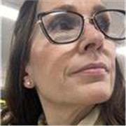 Amante de  la lengua materna el castellano, pero soy multilingüe:  inglés,alemán,catalán y conocimientos de francés  e italiano