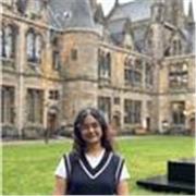 I bridge the gap between brain science and real-world behavior. 