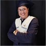 Tutor de español que enseña a miños y jóvenes de todas las edades.