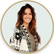 Creative Designer Freelance da 8 otto anni propone lezioni di grafica insegnando l'utilizzo di Photoshop, Illustrator e InDesign