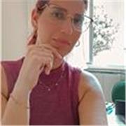 Aulas de Reforço: Matemática, Português e auxílio universitário. Foco em tirar dúvidas e base escolar. Metodologia simples, online