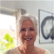 De niveau bac +3, j’ai 56 ans. Bienveillante et sérieuse, je mettrais toutes mes capacités au service de vos enfants