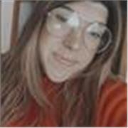 Me llamo Lia, tengo 23 años y me apasiona ayudar a niños y niñas en su proceso de aprendizaje. Siempre me ha gustado acompañar y a