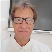 Soy profesor de inglés nativo con 25 años de experiencia en Andalucía, y llevo 16 años trabajando Como examinador oficial de Cambridge university