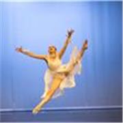 Danseuse et Chorégraphe donne cours de danse dans tout les styles et pour tout les niveaux !