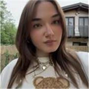 Laureanda in economia impartisce lezioni per ragazzi di elementari, medie e liceo