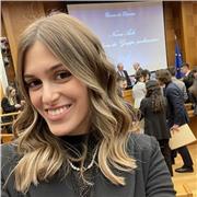 Neolaureata in scienze delle amministrazioni offre lezioni di diritto amministrativo online.