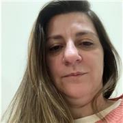 Sou uma professora apaixonada pela educação, dinâmica e versátil