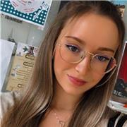 Étudiante en sociologie et économie, je pratique la musculation depuis 6 ans et je peux donner des cours de sport en ligne ou des cours niveau primaire en ligne, maximum 8h par semaine