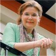 Profesora titulada para impartir clases en e-learning, licenciada en Derecho con 20 años de experiencia, imparte clases online.