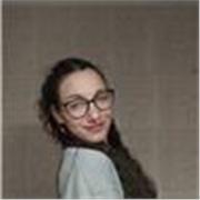 Soy una joven estudiante con altos conocimientos en idiomas como castellano, inglés y valenciano y en ciencias.