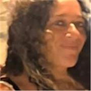 Si eres extranjero y quieres aprender español de una manera fácil, aquí es.Conocimientos de inglés ( graduada en filología inglesa), de francés ( B1) y de italiano