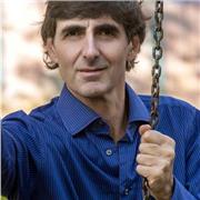 Offro lezioni individuali o gruppali fisiche o per zoom.