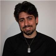 Cuento con conocimientos avanzados en edición de video con Adobe Premiere, After effects, DaVinci, etc.