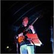 Guitariste pro, enseignant au conservatoire, méthodologie adaptative et prouvée efficace.