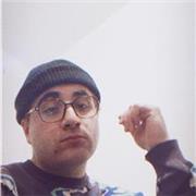 studente impartisce lezioni di storia a studenti di scuola superiore/medie