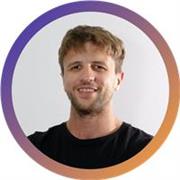 Profesor y Mentor de Marketing Digital e Inteligencia Artificial en Valencia. Licenciado en Marketing con +10 años de experiencia