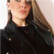 Laureata in tedesco e spagnolo, diplomata al liceo linguistico, impartisco lezioni e aiuto compiti a domicilio e online