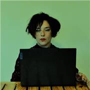 Soy artista interdisciplinaria, por lo que tengo experiencia y conocimiento en varias disciplinas artísticas. Además he dado clases en institutos de Argentina y talleres en varios países