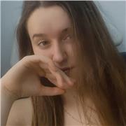 Profesora de piano joven y con experiencia previa, con mucho material de partituras propio